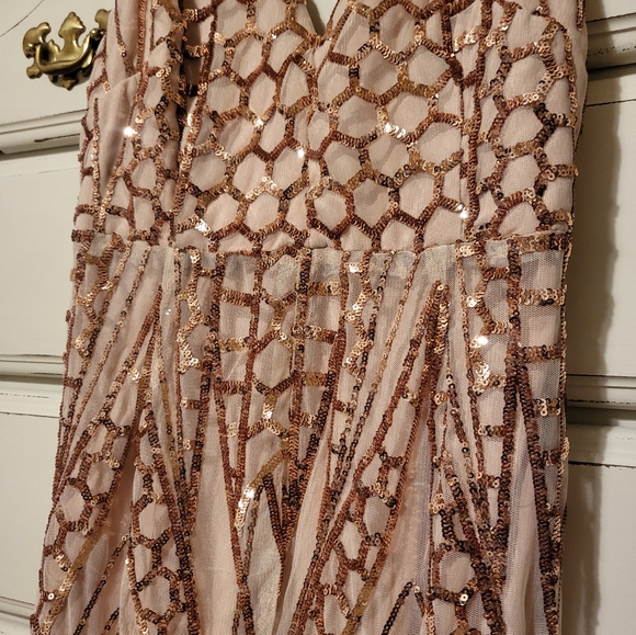 Fashion Nova rose gold sequin dress sz M - Picture 3 of 4